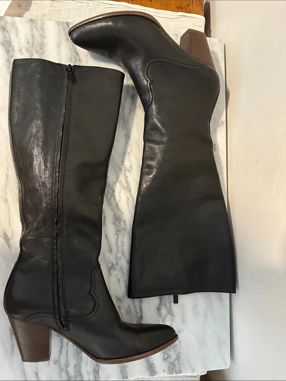 FRYE Reed Inside Zip Tall Boots Black Leather Knee High Heeled Style 70904 8M